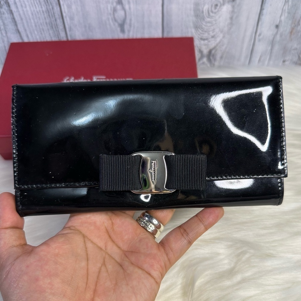 SALVATORE FERRAGAMO continental zip wallet in black - Picture 3 of 16